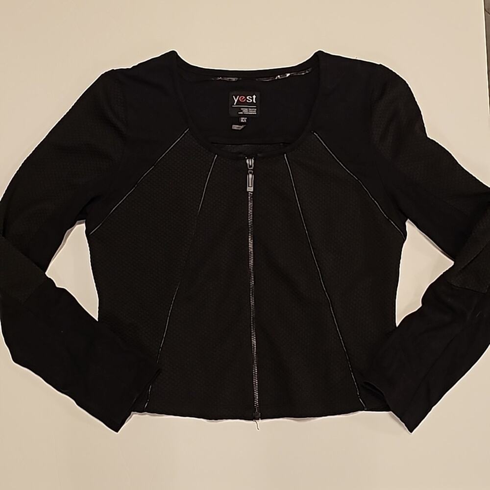 Yest Jacket Womens 8 Black with Faux Leather Piping Detailing & Waffle Material